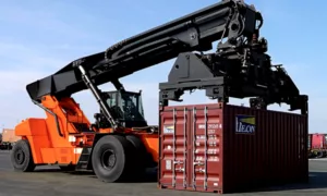 Comparison of the two FCA delivery options: loading at the seller's premises or at a terminal